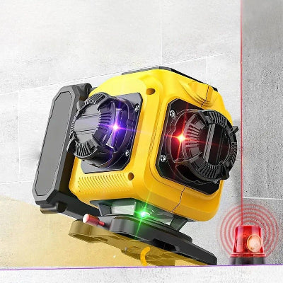 Niveau laser 360 penché contre mur gris clair