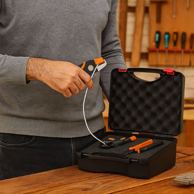 Pince main homme boite ouverte outils dans mousse