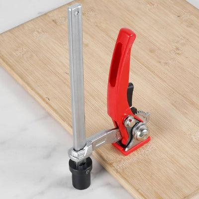 Planche-bois-fixée-sur-support-blanc
