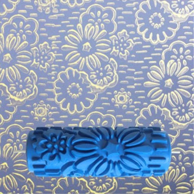 Présentation motif jaune pâle mur gris brosse relief