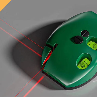 Vue niveau laser souris vertical en gros sur support gris lignes rouges