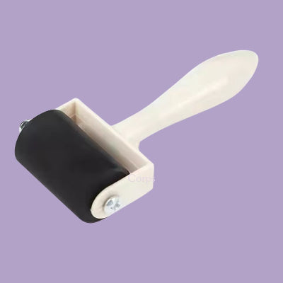 Vue outils support gris manche blanc rouleau noir